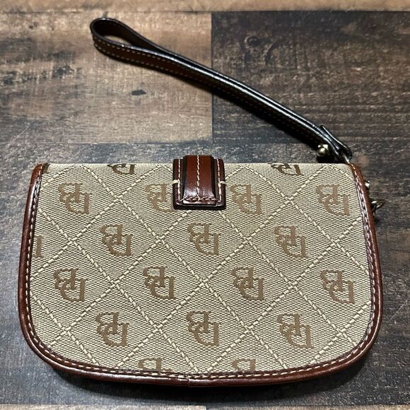 Dooney & Bourke Vintage Signature Wristlet - Picture 2 of 6